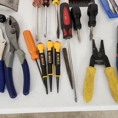 Large Lot of Tools Craftsman, DeWalt, Wiss, Wire Cutters, Ridgid, Kobalt