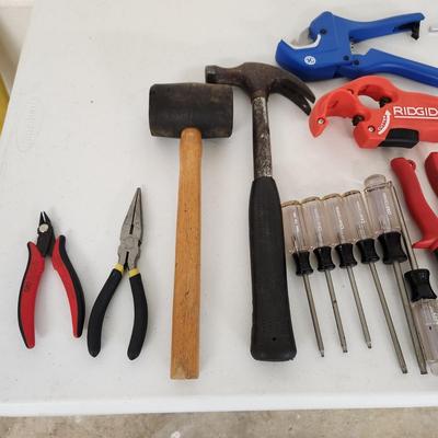 Large Lot of Tools Craftsman, DeWalt, Wiss, Wire Cutters, Ridgid, Kobalt