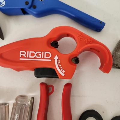 Large Lot of Tools Craftsman, DeWalt, Wiss, Wire Cutters, Ridgid, Kobalt