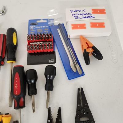 Large Lot of Tools Craftsman, DeWalt, Wiss, Wire Cutters, Ridgid, Kobalt