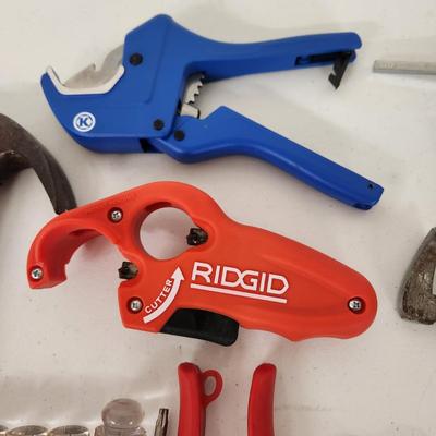 Large Lot of Tools Craftsman, DeWalt, Wiss, Wire Cutters, Ridgid, Kobalt