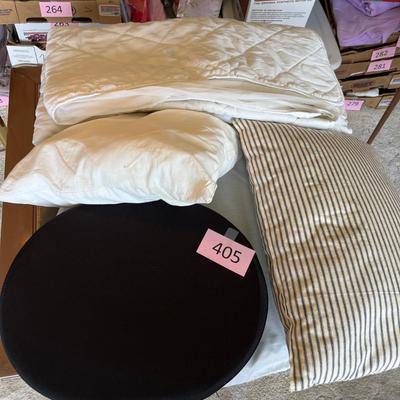 Pillows & throw