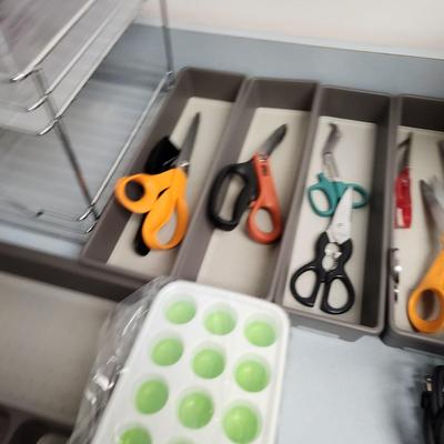 Household lot H-7000 Heater , Simplehuman Waste can, Fiskars scissors ,