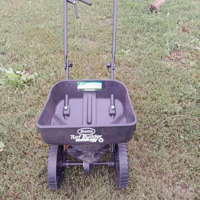 Scott's Turf builder Mini Broadcast spreader