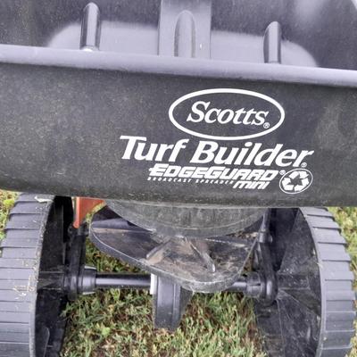 Scott's Turf builder Mini Broadcast spreader