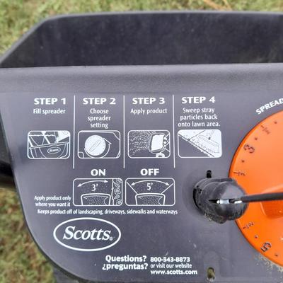 Scott's Turf builder Mini Broadcast spreader