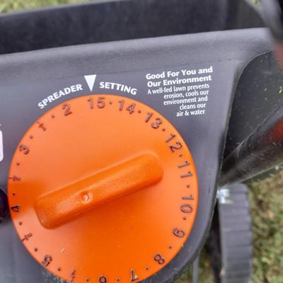 Scott's Turf builder Mini Broadcast spreader