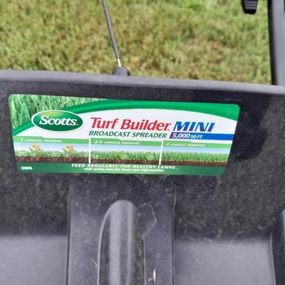 Scott's Turf builder Mini Broadcast spreader