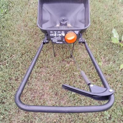Scott's Turf builder Mini Broadcast spreader