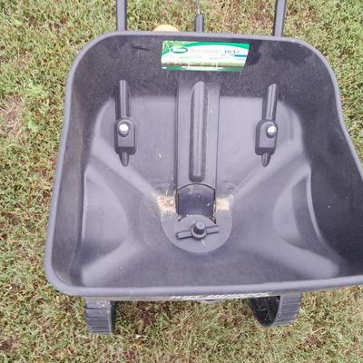 Scott's Turf builder Mini Broadcast spreader
