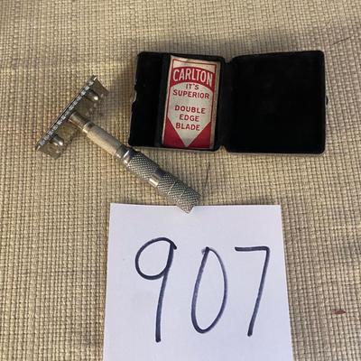 Vintage Portable Razor