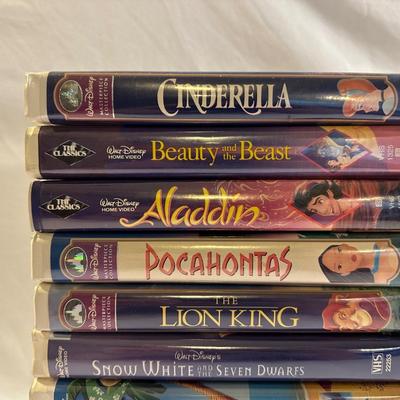 VHS Lot 22 Kids Movies with Magnavox VHS/DVD Player