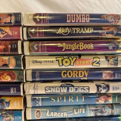 VHS Lot 22 Kids Movies with Magnavox VHS/DVD Player
