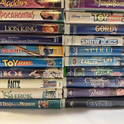VHS Lot 22 Kids Movies with Magnavox VHS/DVD Player