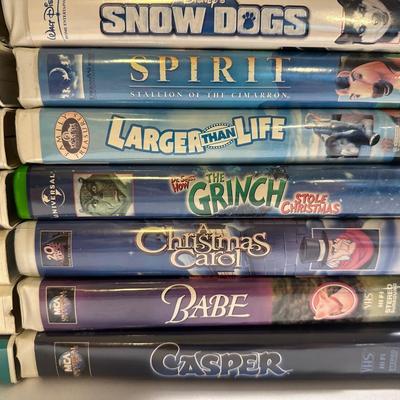 VHS Lot 22 Kids Movies with Magnavox VHS/DVD Player