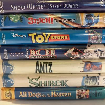 VHS Lot 22 Kids Movies with Magnavox VHS/DVD Player