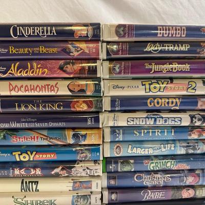 VHS Lot 22 Kids Movies with Magnavox VHS/DVD Player