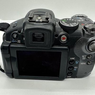 Nikon Coolpix P90 12.1 MP 24x / 4x 3.0" LCD Digital Camera w/Charger