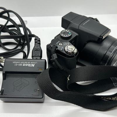 Nikon Coolpix P90 12.1 MP 24x / 4x 3.0" LCD Digital Camera w/Charger