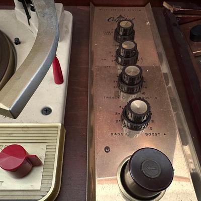 Vintage Record Player / Radio  (see description)