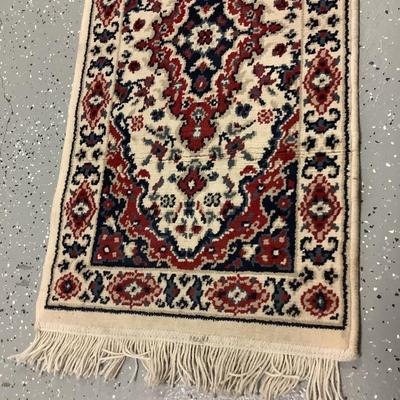 Kirman Lambswool rug 100% Olefin 20" x 42" , Arak, jute and polyester backing