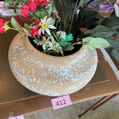 Large round planter