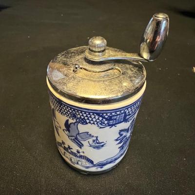 Blue Willow China & More (M-RG)