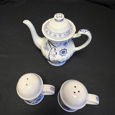 Blue Willow China & More (M-RG)