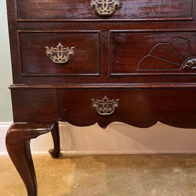 LANE ~ Mahogany Queen Anne Style ~ Cedar Lined Hope Chest ~ *Read Details