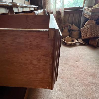 Bassett Dresser & Glass Door Hutch With Light (DR-RG)