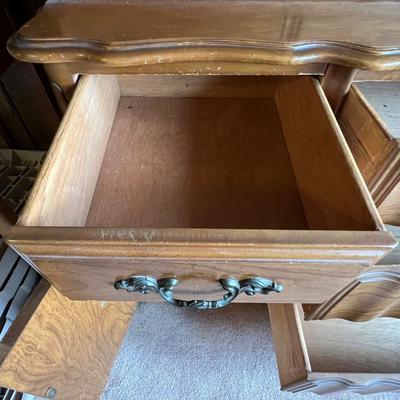 Bassett Dresser & Glass Door Hutch With Light (DR-RG)