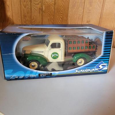 Die Cast Ford and Chevy Trucks (M-DW)