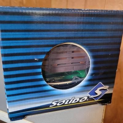 Die Cast Ford and Chevy Trucks (M-DW)