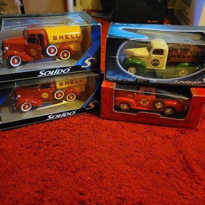 Die Cast Ford and Chevy Trucks (M-DW)