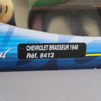 Die Cast Ford and Chevy Trucks (M-DW)