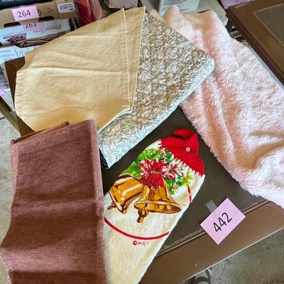Lot of towels & other