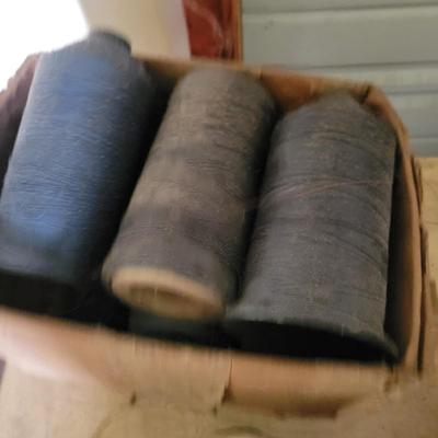 Singer 31-20 Industrial Sewing Machine and Thread (OB1-DW)