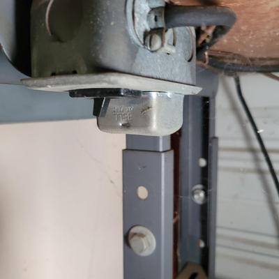 Singer 31-20 Industrial Sewing Machine and Thread (OB1-DW)