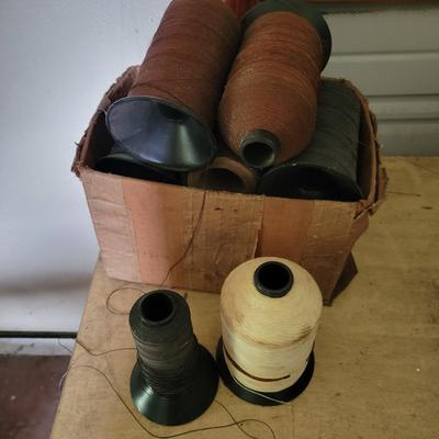 Singer 31-20 Industrial Sewing Machine and Thread (OB1-DW)