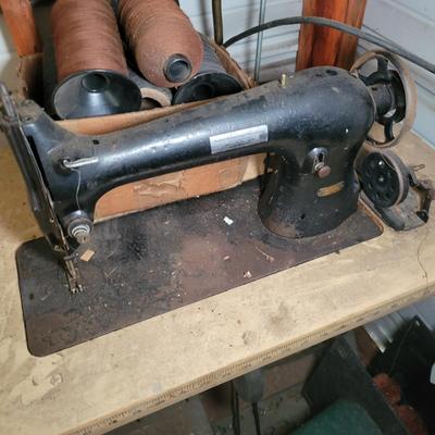 Singer 31-20 Industrial Sewing Machine and Thread (OB1-DW)