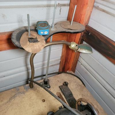 Singer 31-20 Industrial Sewing Machine and Thread (OB1-DW)