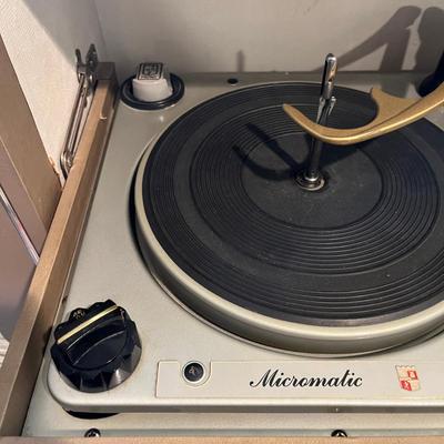 Magnavox Fold Up record players