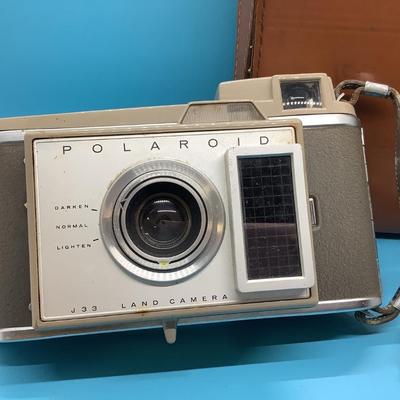 Polaroid J33 Land Camera 1961 with case and box of flashbulbs