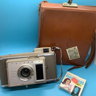 Polaroid J33 Land Camera 1961 with case and box of flashbulbs