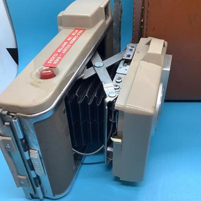 Polaroid J33 Land Camera 1961 with case and box of flashbulbs