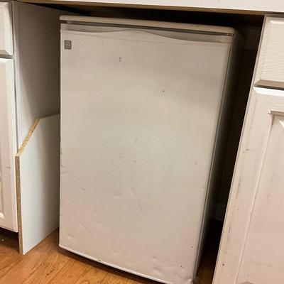 002 Mini GE Fridge
