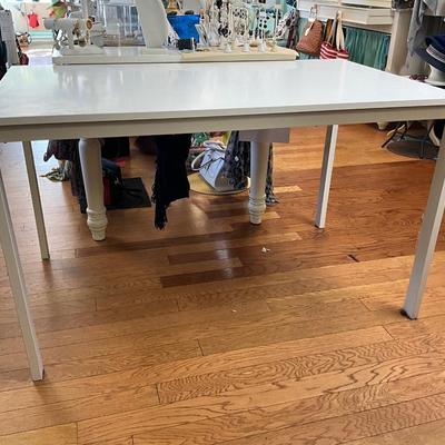 009 White Display Table