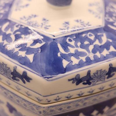 Chinoserie Large Blue & White Hexagonal Porcelain Ginger Jar
