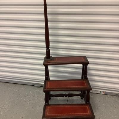 Late 19th Century English or American Library Steps, solid mahogany, the tread of the steps are leather, 19.5