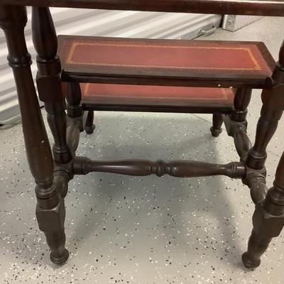 Late 19th Century English or American Library Steps, solid mahogany, the tread of the steps are leather, 19.5